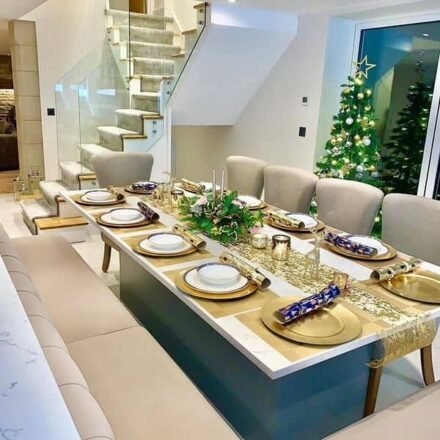gold decorated Christmas table