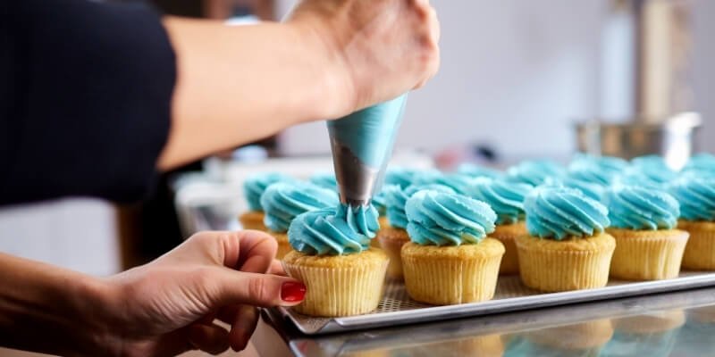 How to Frost Cupcakes without a Tip?